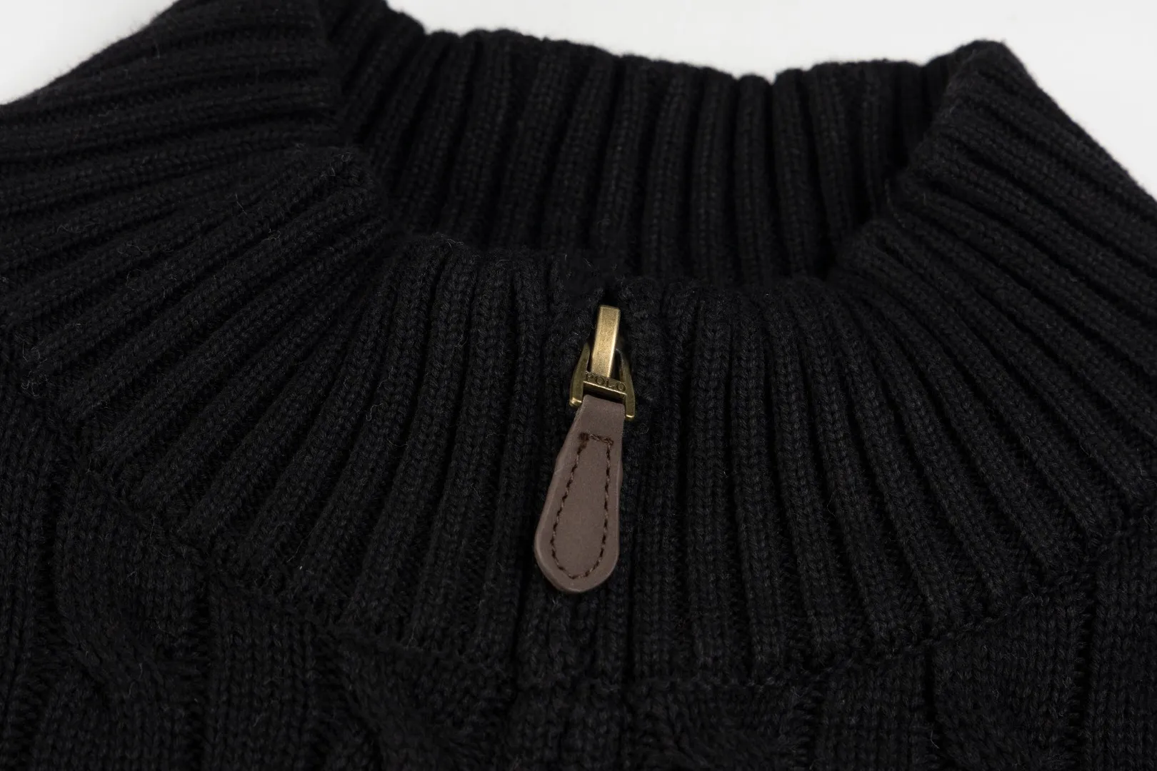 P260 #R98 RALPH LAUREN Ralph Lauren nine-color classic small label embroidery logo full zipper knitted cable cardigan sweater, high-density LOGO embroidery on the chest, original customization of tag accessories. Made of pure cotton yarn, pure cotton is skin-friendly and comfortable, small label war horse embroidered twist zipper cardigan sweater 🐎 high quality, follow the blogger to learn how to wear it! Let’s buy a Ralph Lauren cable sweater. It’s a super hard-to-find series after it became popular. It’s hard to find one on the official website. It’s simple and practical to wear, with a lazy and loose feel. The thickened fabric has more texture, feels soft and delicate, and has a loose fit. Whether worn alone or layered, you can wear different styles of fashion with just one piece!   Size：XS S M L